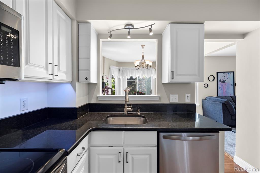 4093 Hunters Circle E, Canton, MI 48188 — Photo 12