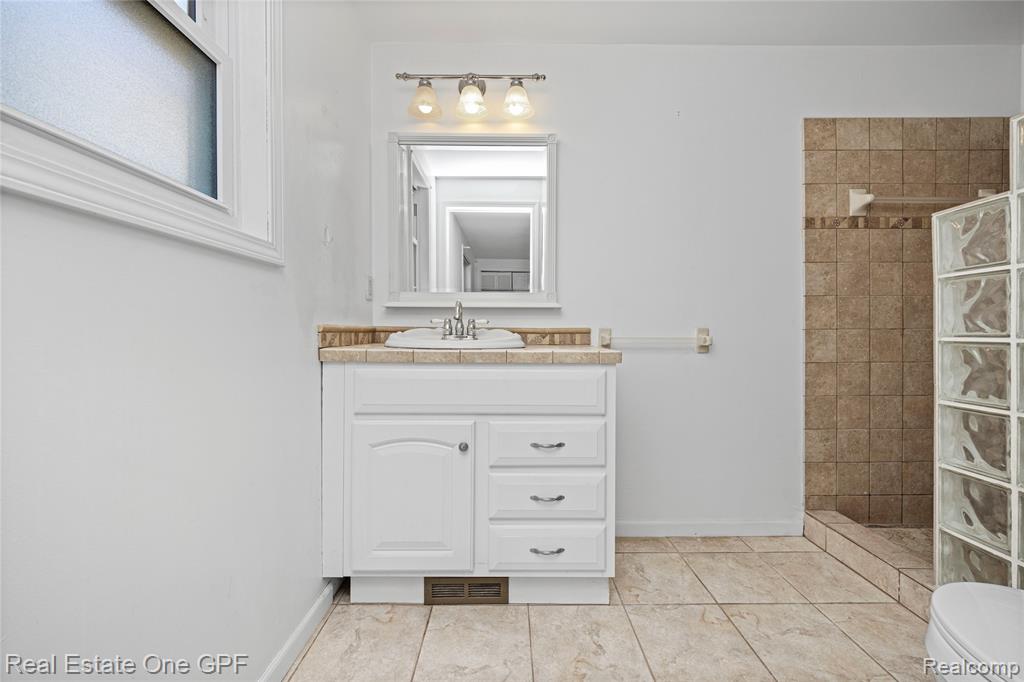 5871 Manor Drive, Fort Gratiot, MI 48059 — Photo 27