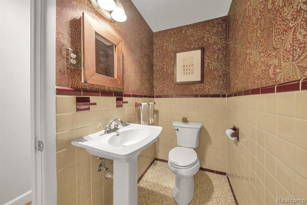 4540 BURNLEY Drive, Bloomfield Hills, MI 48304 — Photo 25