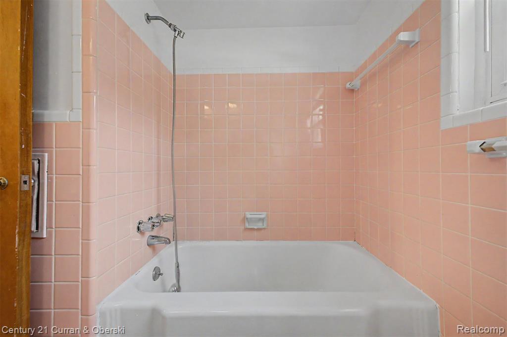 8212 GLENGARY Street, Dearborn Heights, MI 48127 — Photo 29