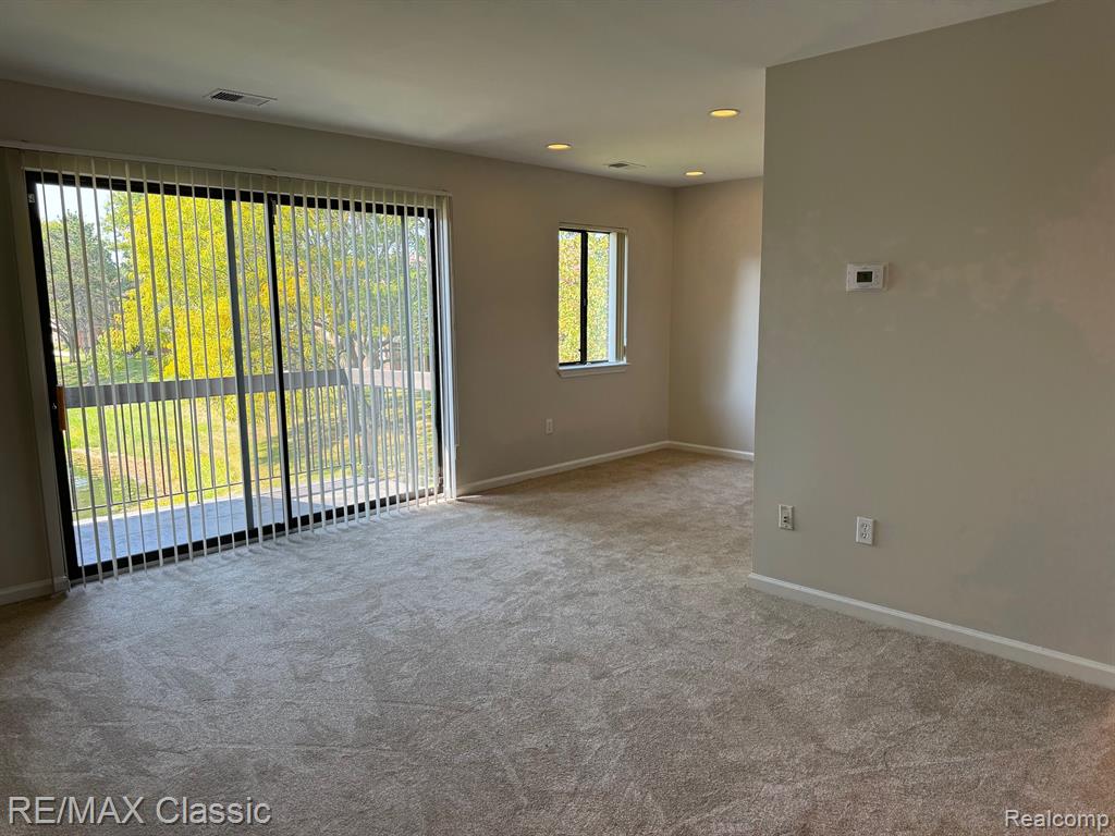 33623 PONDVIEW Circle, Livonia, MI 48152 — Photo 3