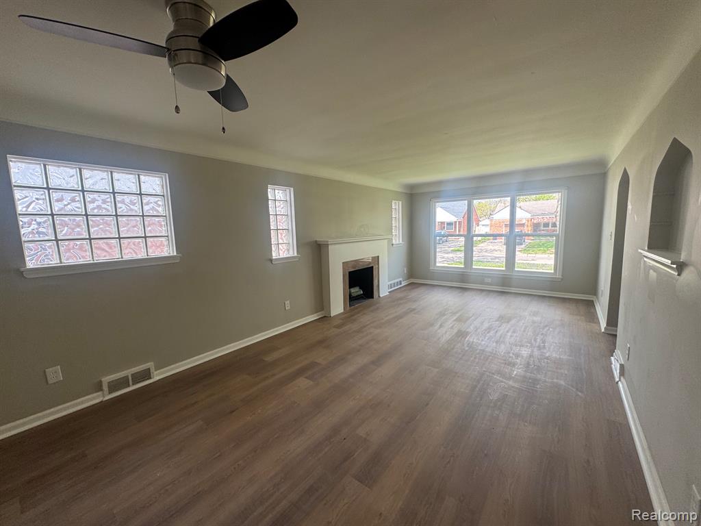 20910 Van Antwerp, Harper Woods, MI 48225 — Photo 5