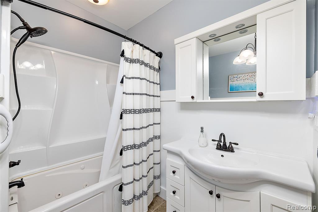6992 Biscayne Avenue, White Lake, MI 48383 — Photo 12