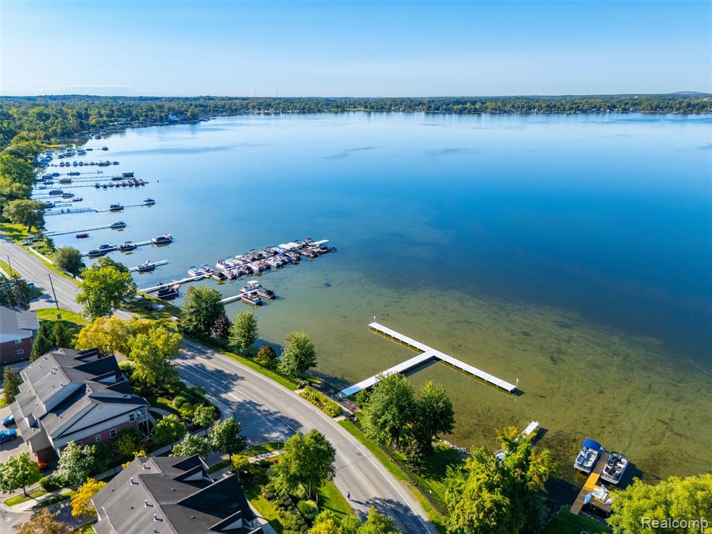 470 Old Pine Way, Walled Lake, MI 48390 — Photo 48