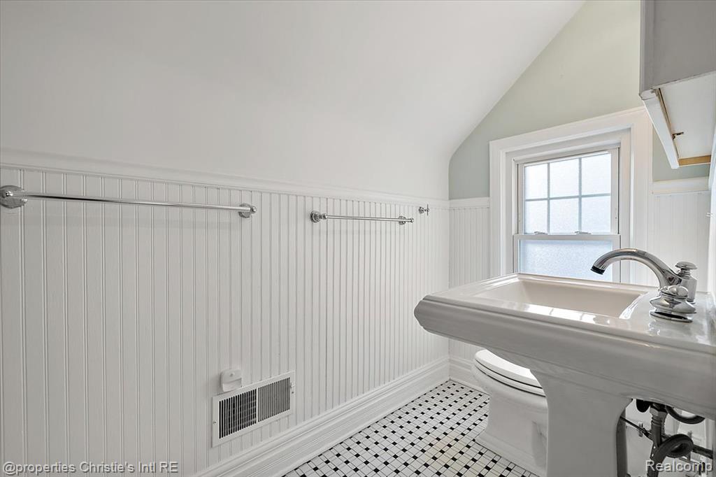 1253 Grayton Street, Grosse Pointe Park, MI 48230 — Photo 21