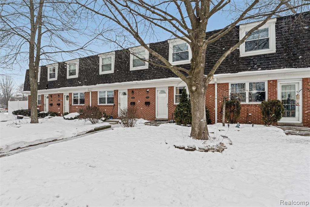 45704 Kensington St, Utica, MI 48317 — Photo 3