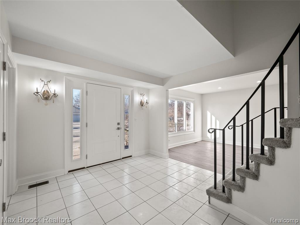 6150 Anne Drive, West Bloomfield, MI — Photo 4