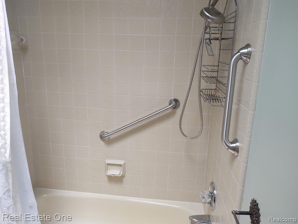8841 FOSTER Road, Clarkston, MI — Photo 10
