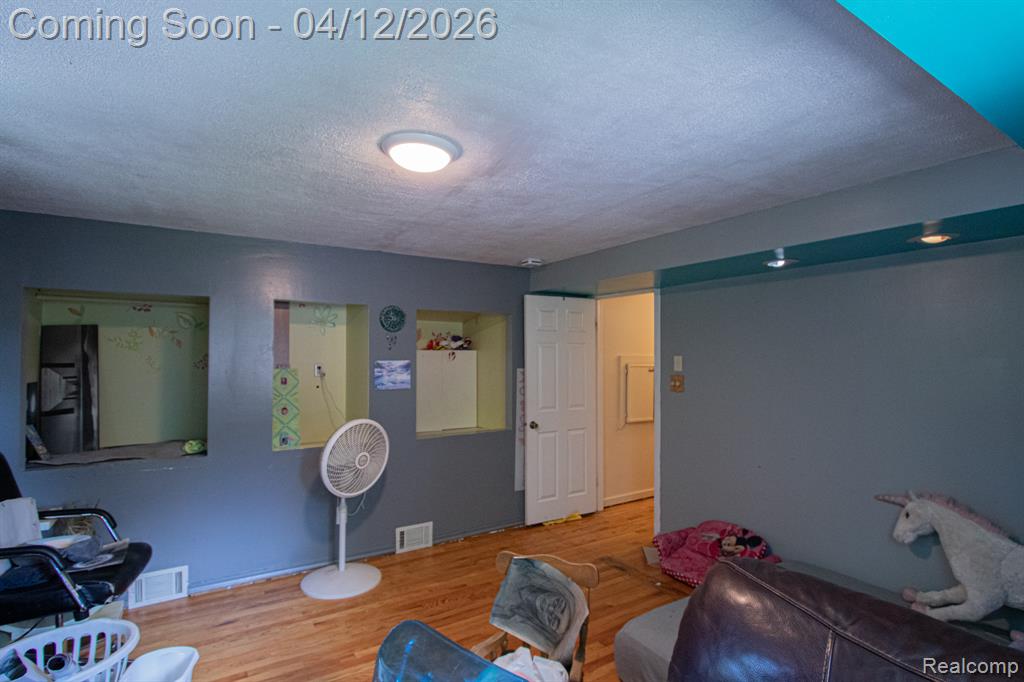 35501 Griswald Street, Clinton Twp, MI 48035 — Photo 6