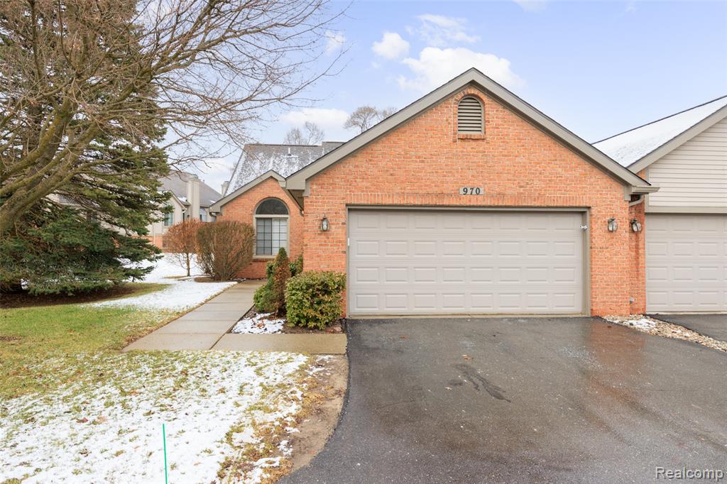 970 Ridge Court, Brighton, MI 48116 — front exterior
