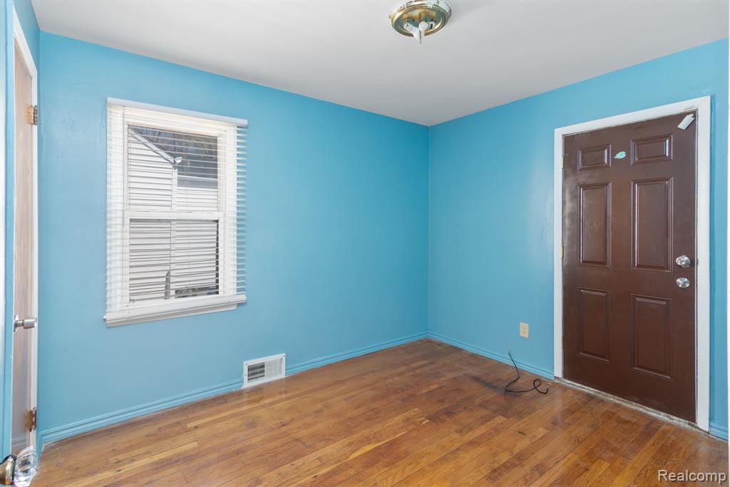 7668 HEYDEN Street, Detroit, MI 48228 — Photo 12