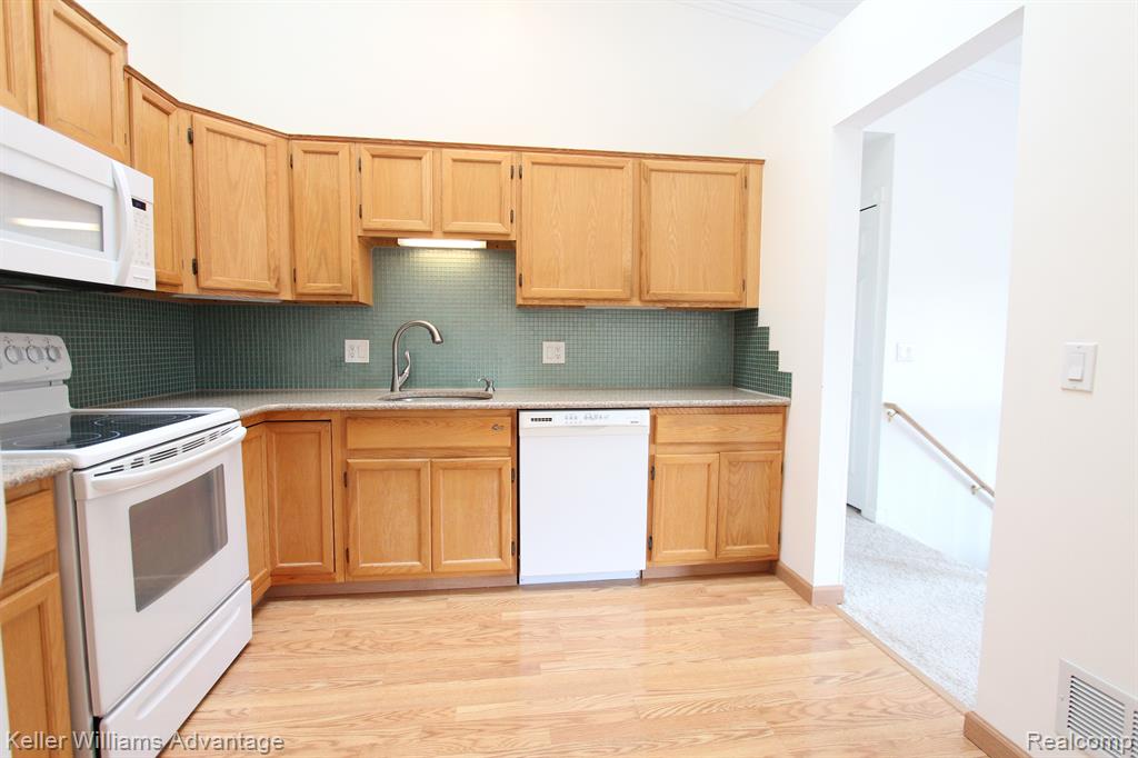 22132 Edgewater, Novi, MI — Photo 6