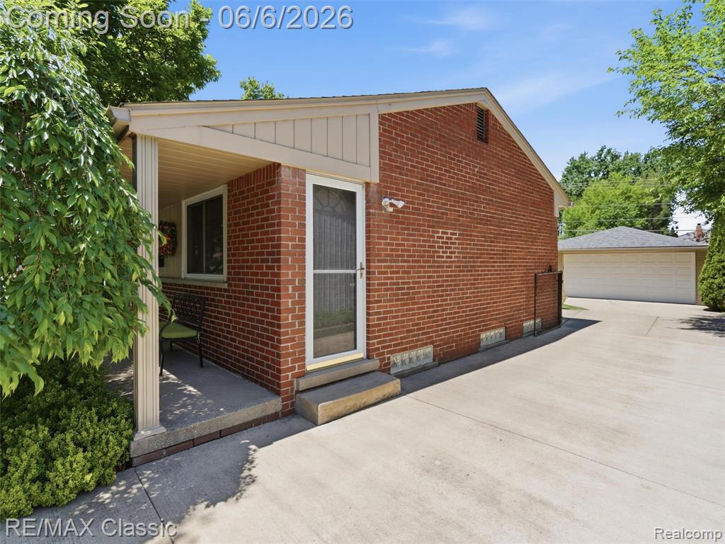 41020 Greenbriar Lane, Plymouth, MI 48170 — Photo 42