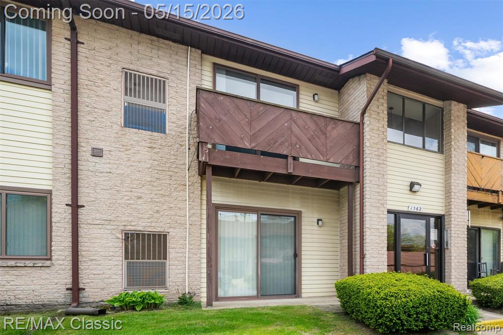 7362 Manor Circle, 203, Westland, MI — Photo 2