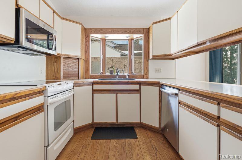 9136 Shinanguag Drive, Goodrich Vlg, MI — Photo 10