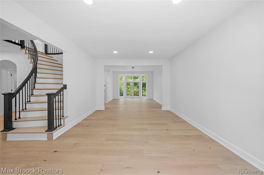 7219 Oakwood Drive, West Bloomfield, MI — Photo 12