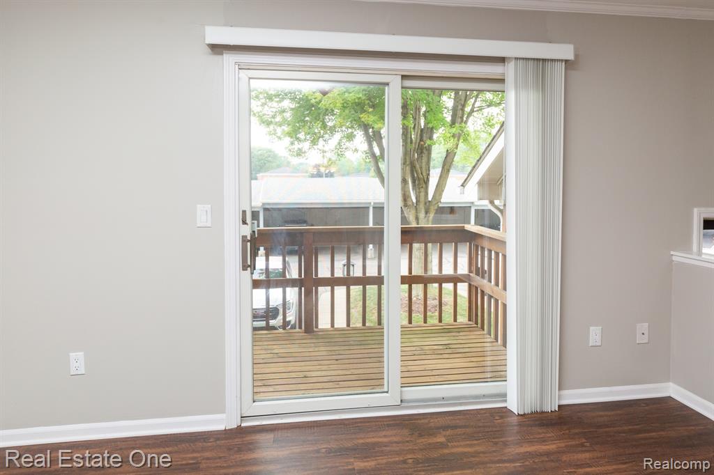 233 PINEWOOD Circle, Plymouth, MI 48170 — Photo 6