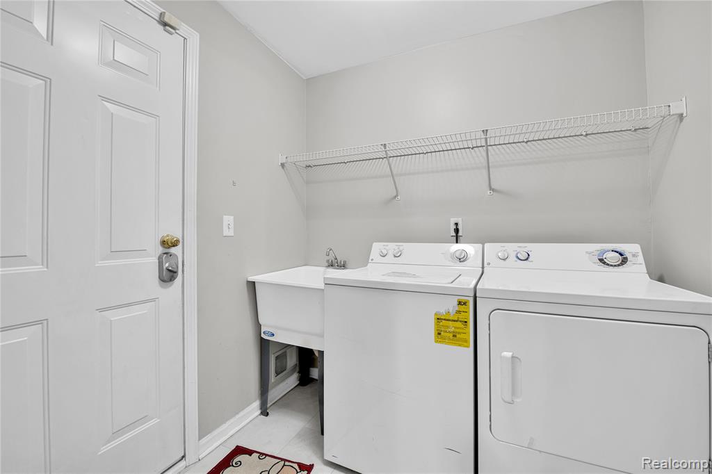 10104 Jasmine Drive, Walled Lake, MI 48390 — Photo 21