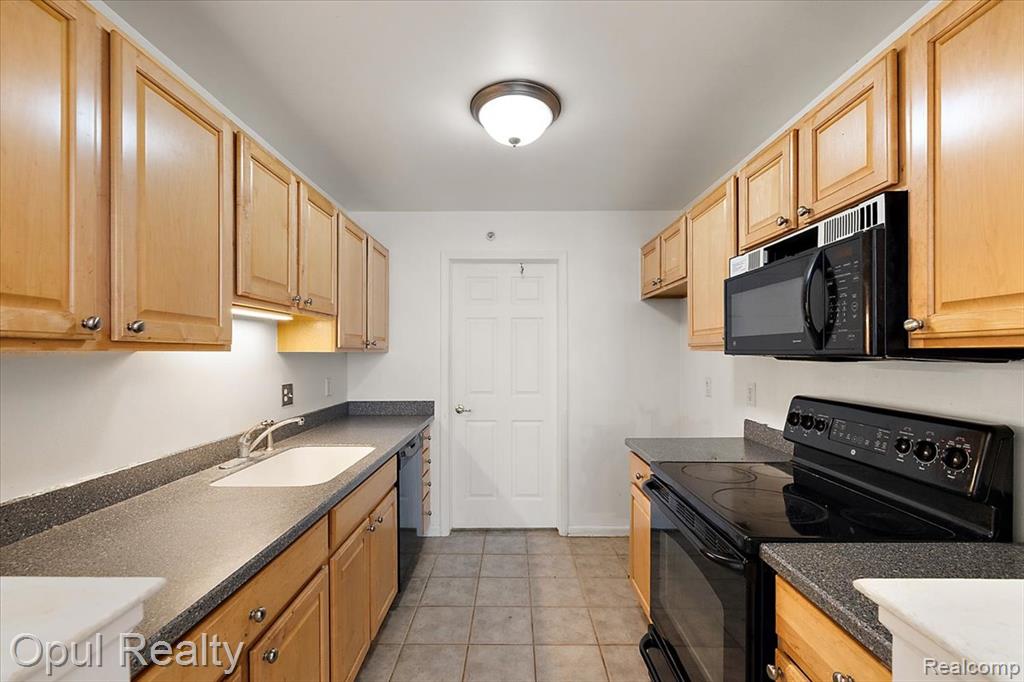 28263 Oakmonte Circle, New Hudson, MI 48165 — Photo 8