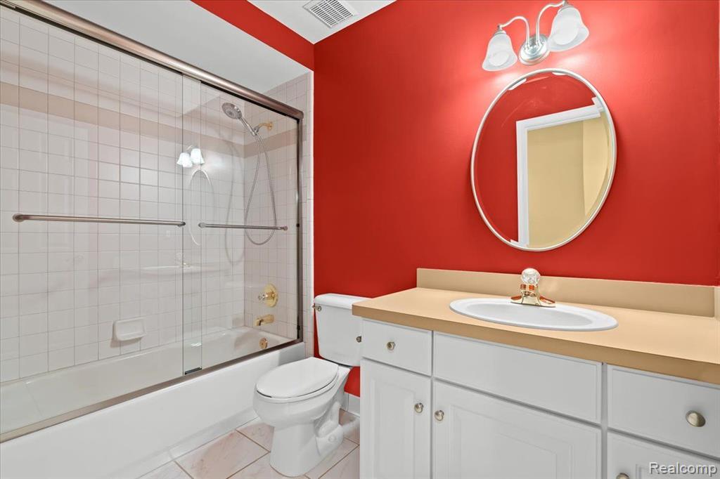 35535 LONE PINE Lane, Farmington Hills, MI 48335 — Photo 17