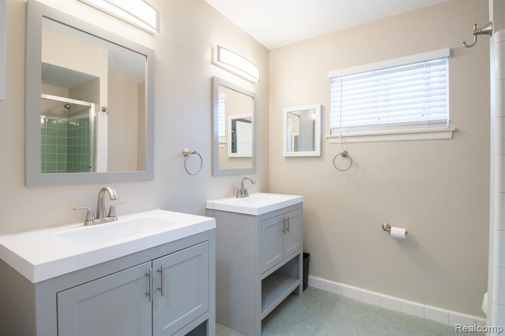 30705 Longfellow Avenue, Madison Heights, MI 48071 — Photo 20