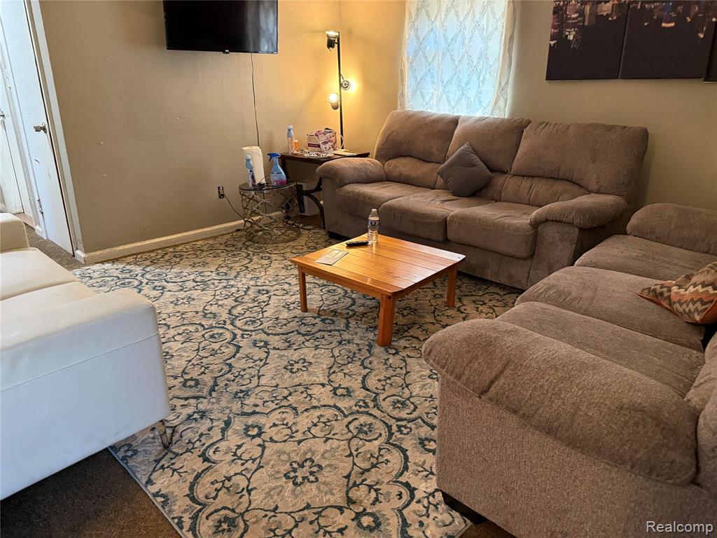6386 EVERGREEN Avenue - Photo 3