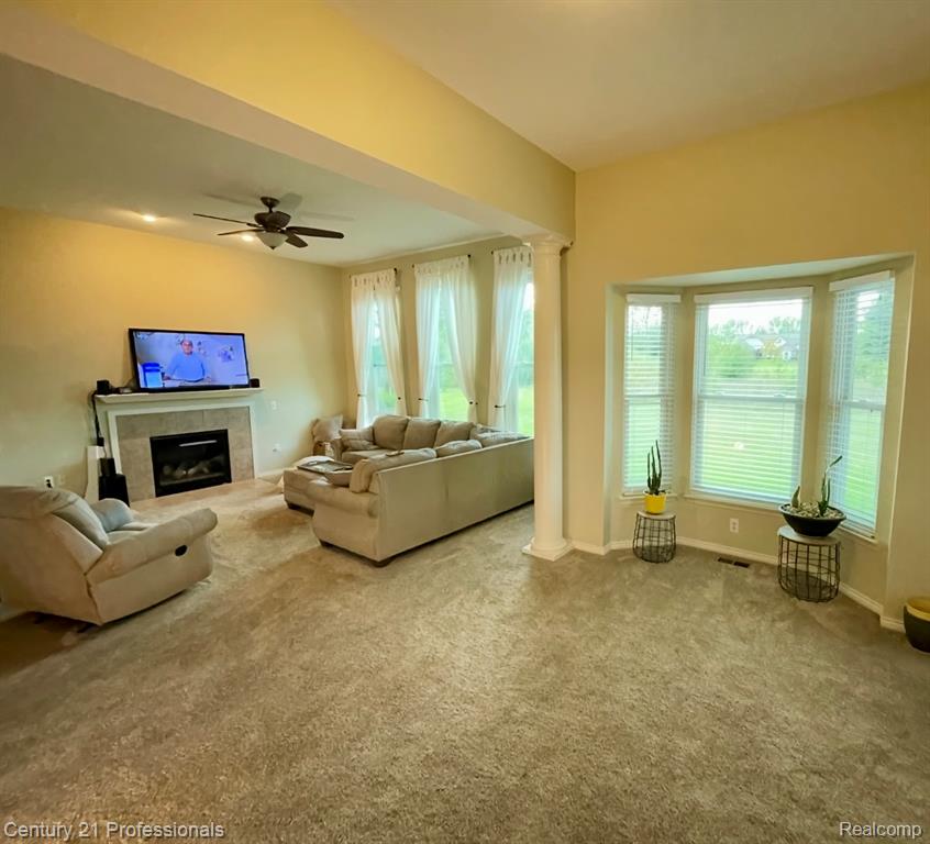 778 W Peninsula Court, Oxford, MI, 48371