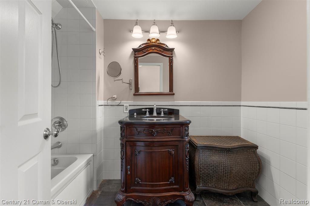 6905 N Beech Daly Road, Dearborn Heights, MI 48127 — Photo 16