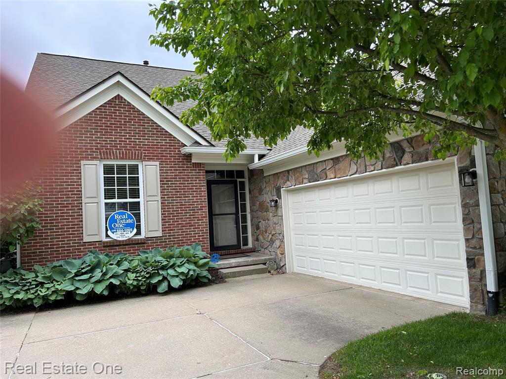 748 KNOLLS LANDING Drive, Milford, MI 48381 — Photo 11