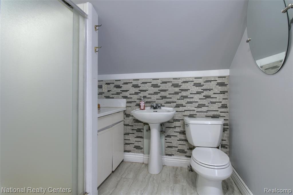 702 Royal Avenue, Royal Oak, MI 48073 — Photo 18
