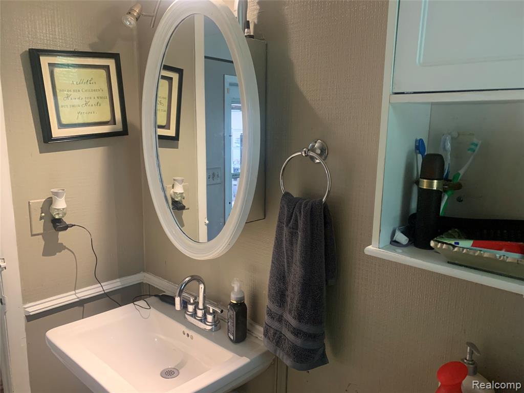 3955 HELEN Avenue, Ypsilanti, MI 48197 — Photo 33