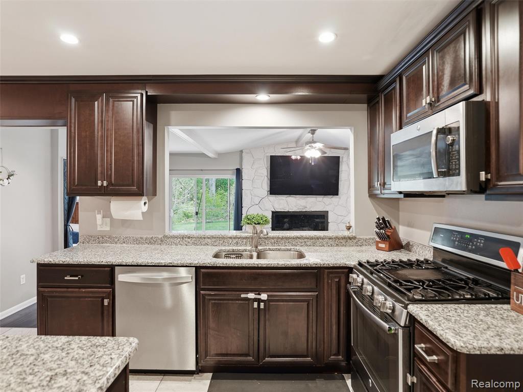 37296 Maple Leaf Court, Clinton Twp, MI 48036 — Photo 21