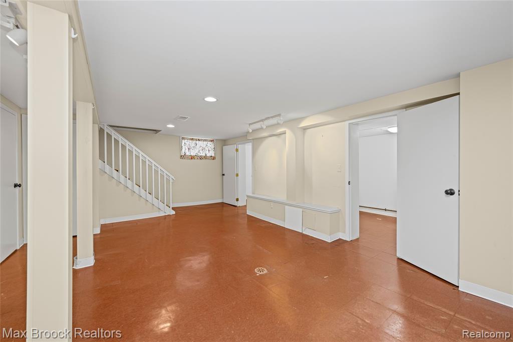 6053 Yinger Avenue, Dearborn, MI 48126 — Photo 36