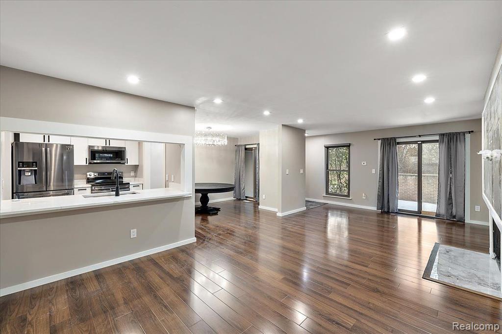 1570 S HILL Boulevard, Bloomfield Hills, MI 48304 — Photo 6