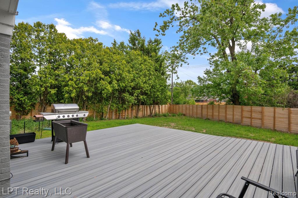 18441 ROSELAND Boulevard, Lathrup Village, MI 48076 — Photo 57