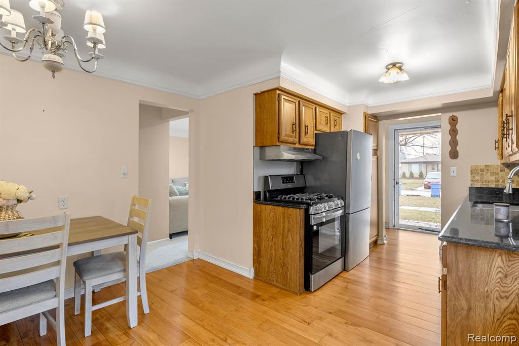 6483 N SILVERY Lane, Dearborn Heights, MI 48127 — Photo 13
