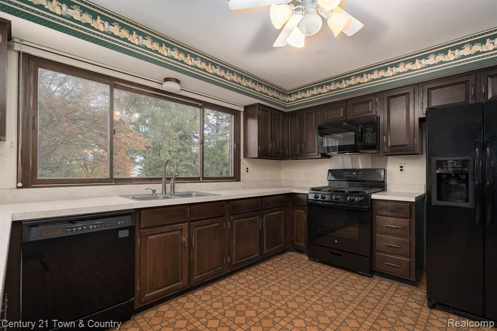16436 OLD BEDFORD Road, Northville, MI 48168 — Photo 16