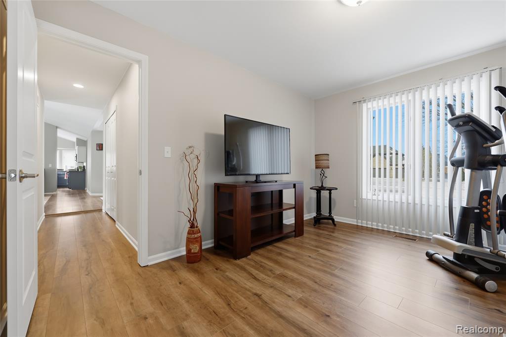48274 Beacon Square Drive, Macomb, MI 48044 — Photo 36