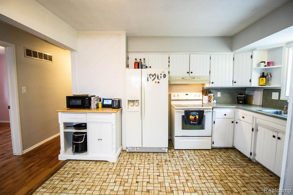 5369 Devon Court, Flint, MI 48532 — Photo 7