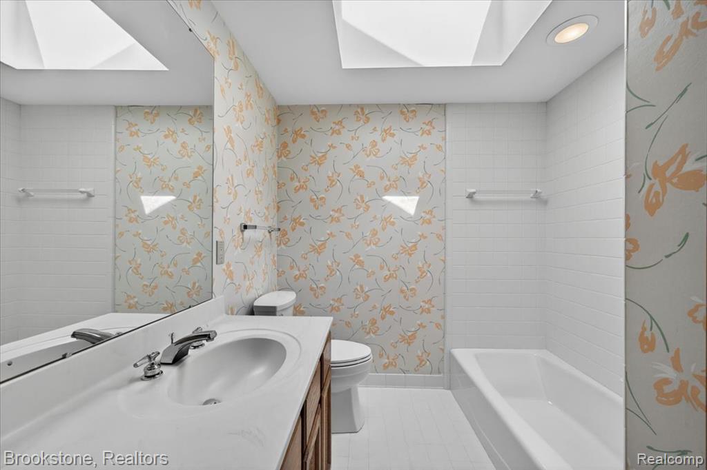 2610 Vanel Court, West Bloomfield, MI 48324 — Photo 31