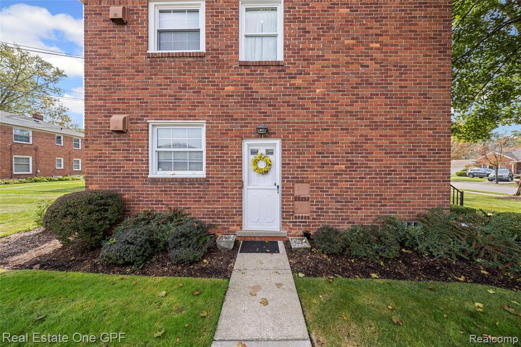 650 Cadieux Road, 1, Grosse Pointe, MI 48230 — Photo 31