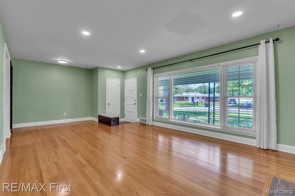 31923 Bella Vista Drive, Farmington, MI 48334 — Photo 3