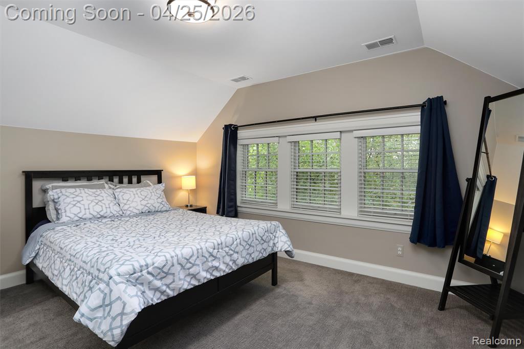 658 Pallister, Detroit, MI 48202 — Photo 45