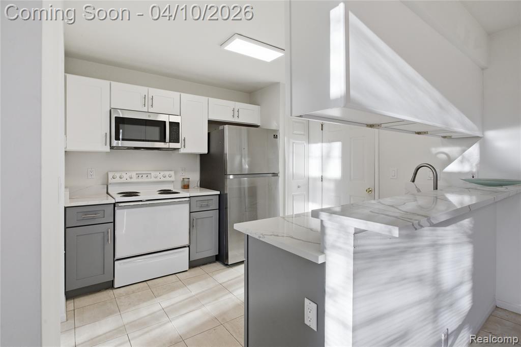 5351 Royal Vale Lane, Dearborn, MI 48126 — Photo 14