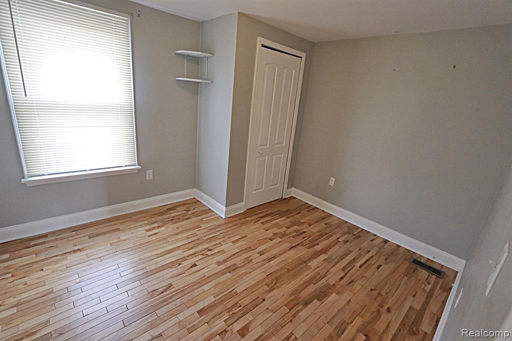 802 E 11 MILE Road, Royal Oak, MI 48067 — Photo 16