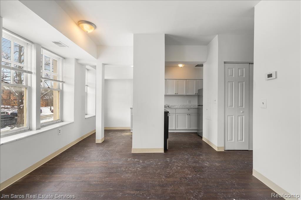 590 Parkview #101 Drive, Detroit, MI 48214 — Photo 8