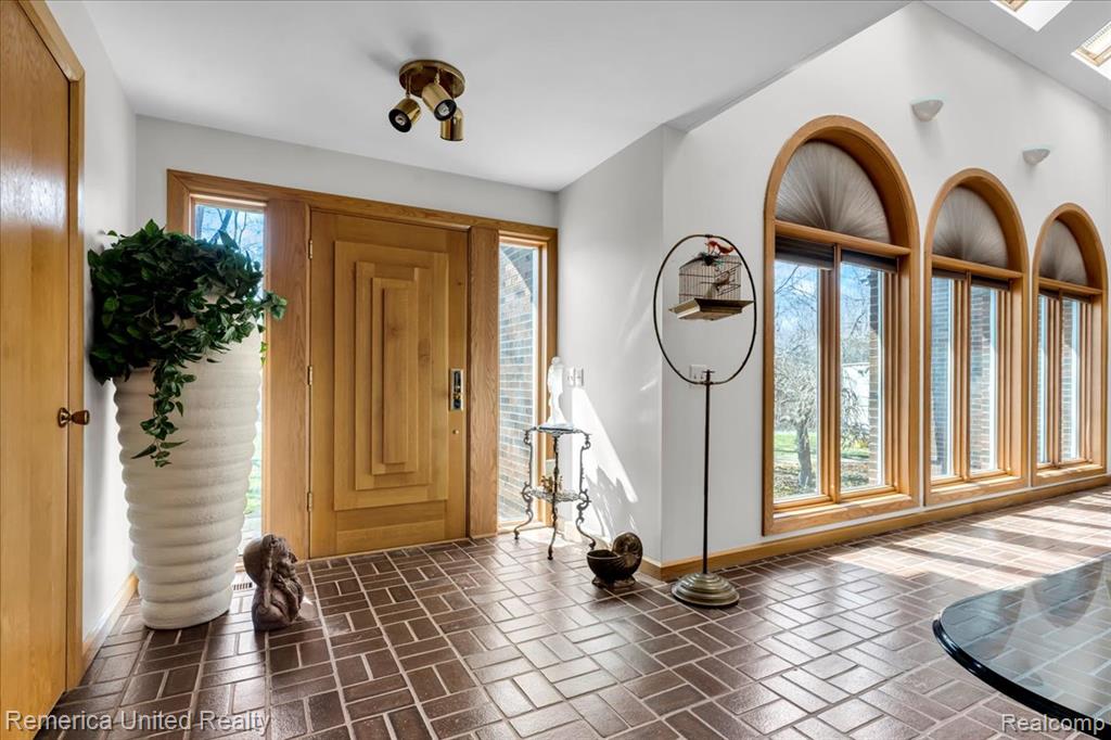 2457 Spring Lake Lane Lane, Brighton, MI 48114 — Photo 5