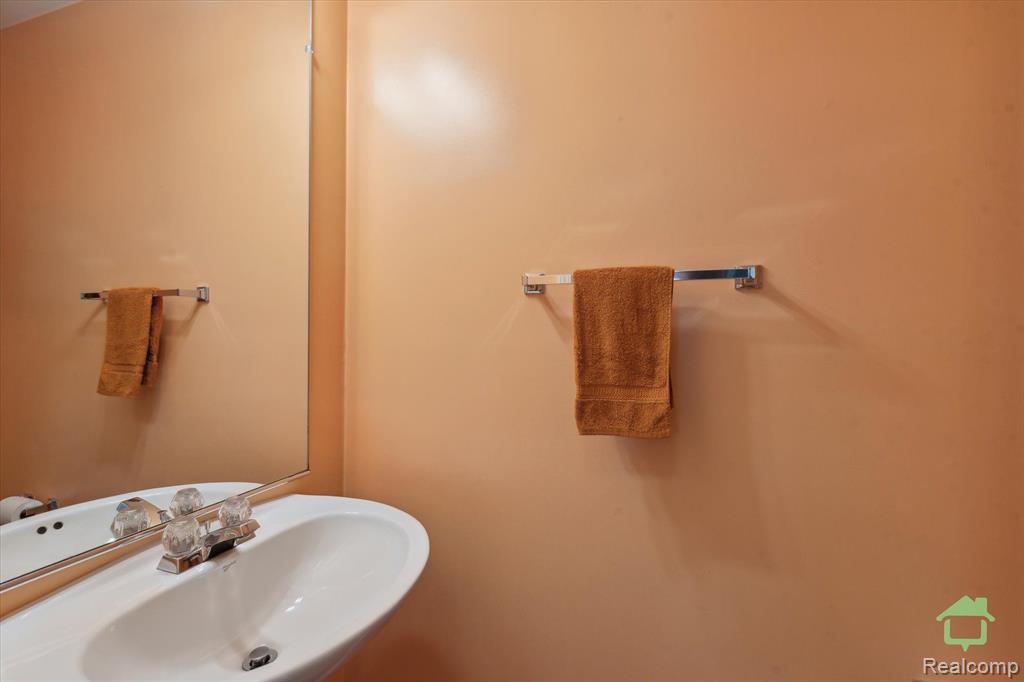 9799 Ravenshire Drive, Ypsilanti, MI 48198 — Photo 28