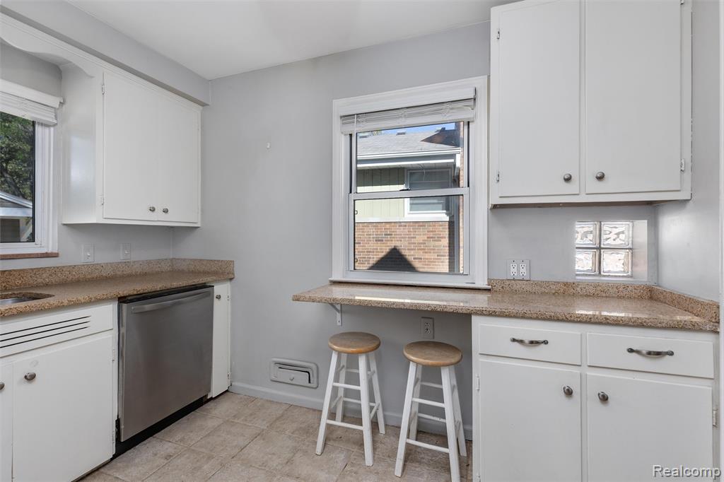 4214 S Verona Circle, Royal Oak, MI 48073 — Photo 7