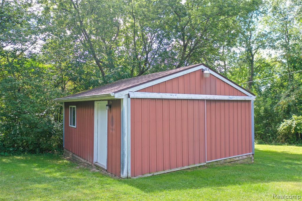 1075 Indian Road, Lapeer, MI 48446 — Photo 30